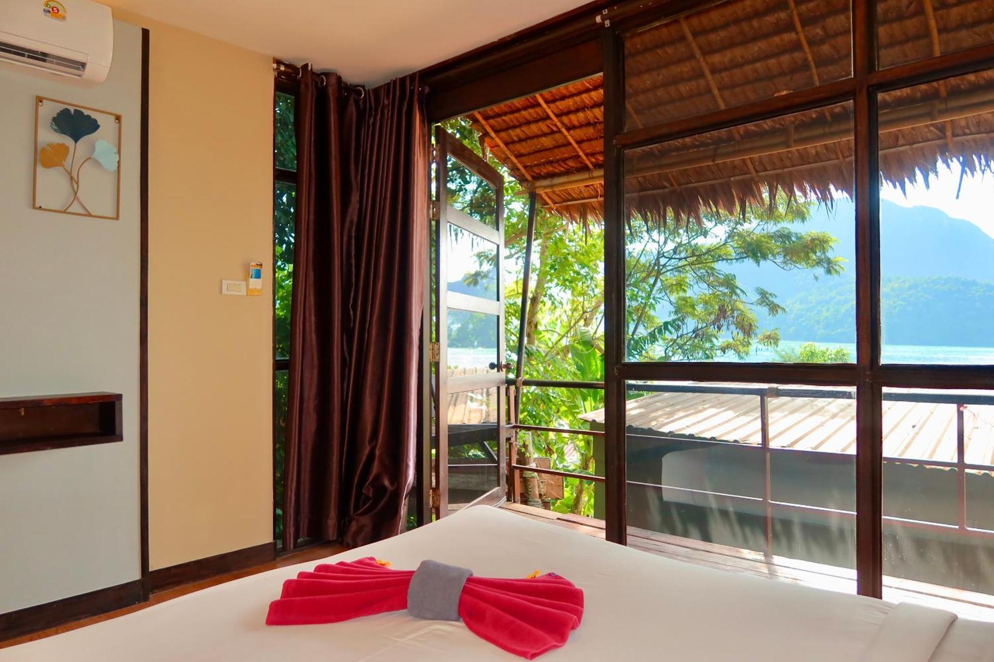 Phi Phi Sea Sky Resort Exterior photo